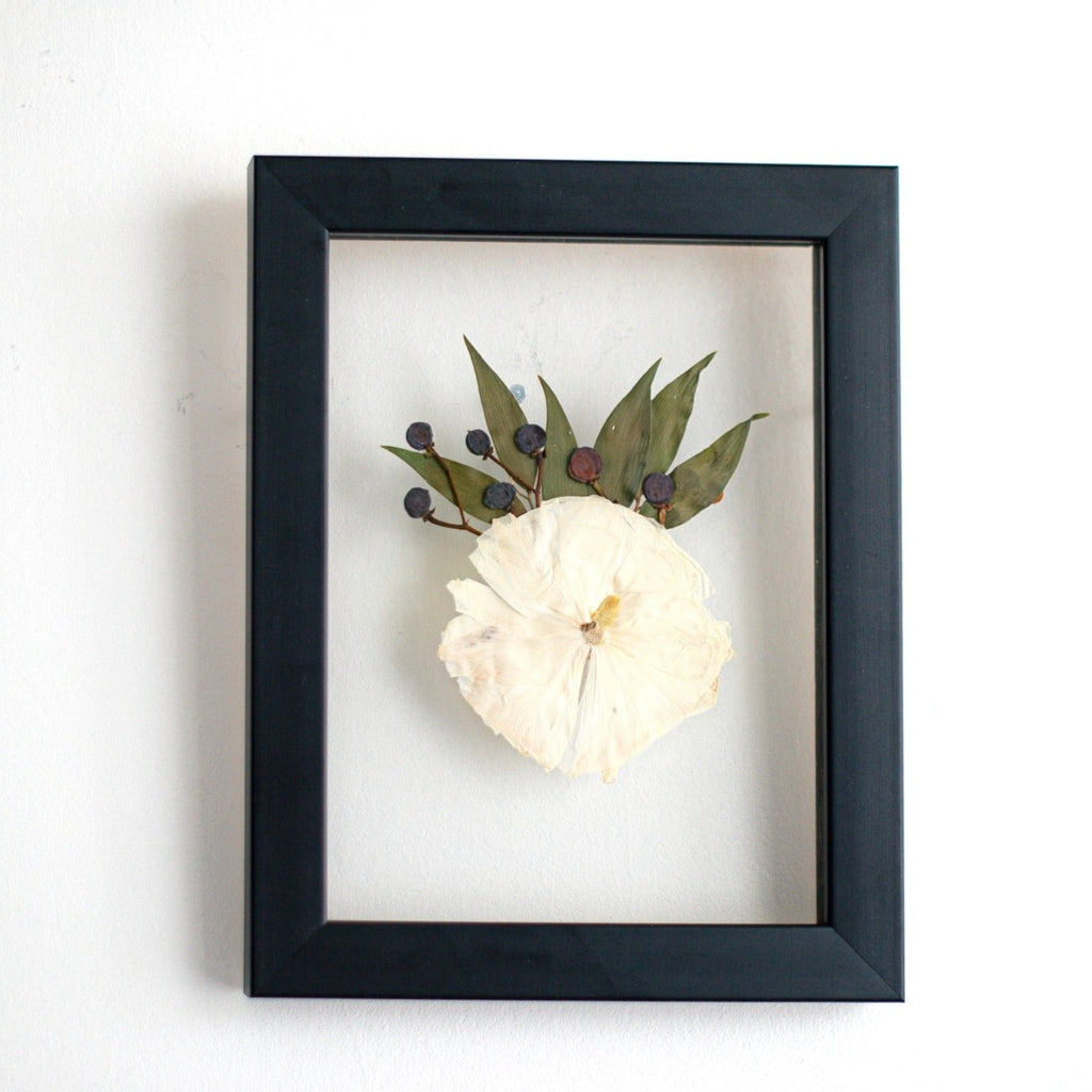 Boutonniere Frame