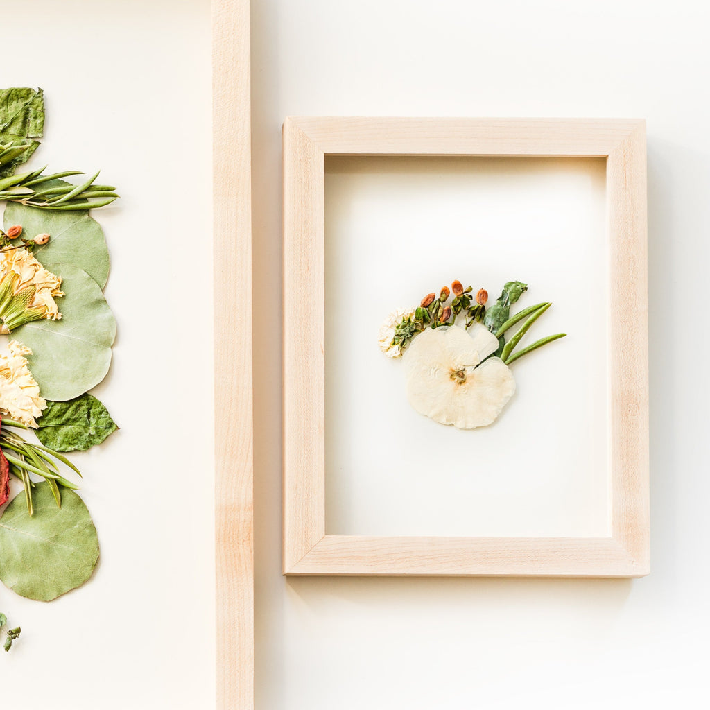 Boutonniere Frame